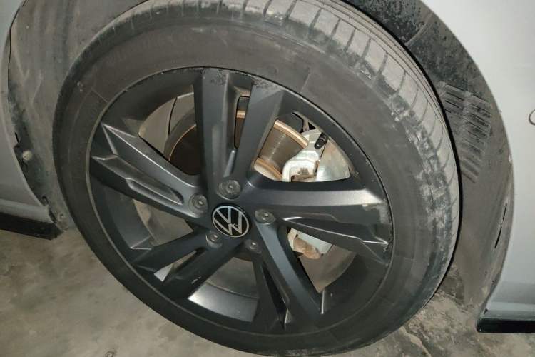 Used Volkswagen Golf 2021 280TSI DSG R-Line Right Front Wheel Hub