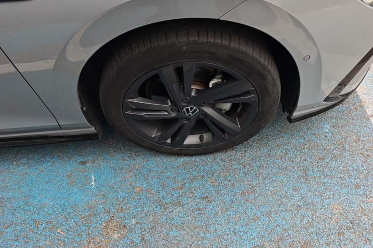 Used Volkswagen Golf 2021 280TSI DSG R-Line Right Front Wheel Hub