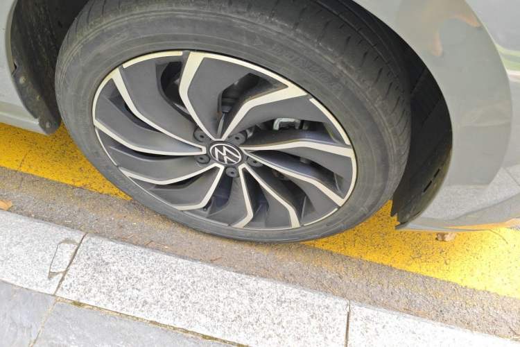 Used Volkswagen Golf 2021 280TSI DSG Pro Right Front Wheel Hub