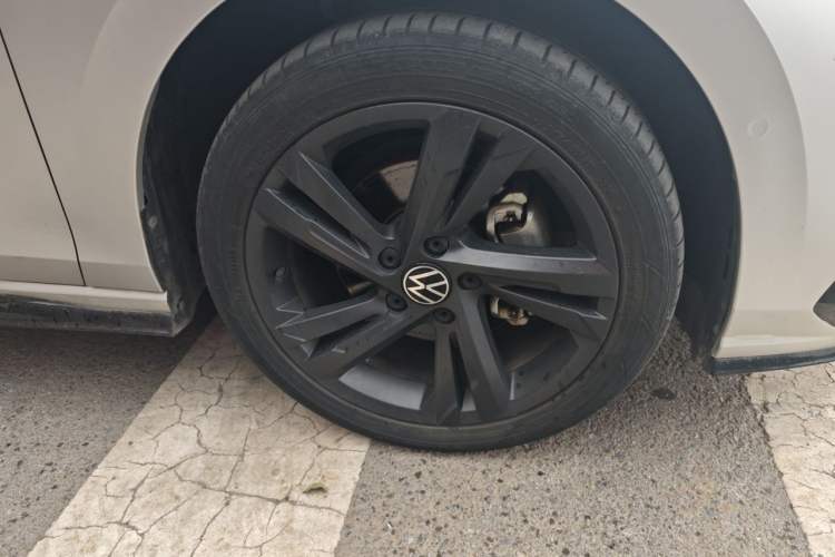 Used Volkswagen Golf 2021 280TSI DSG R-Line Right Front Wheel Hub