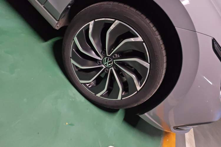 Used Volkswagen Golf 2021 280TSI DSG R-Line Right Front Wheel Hub