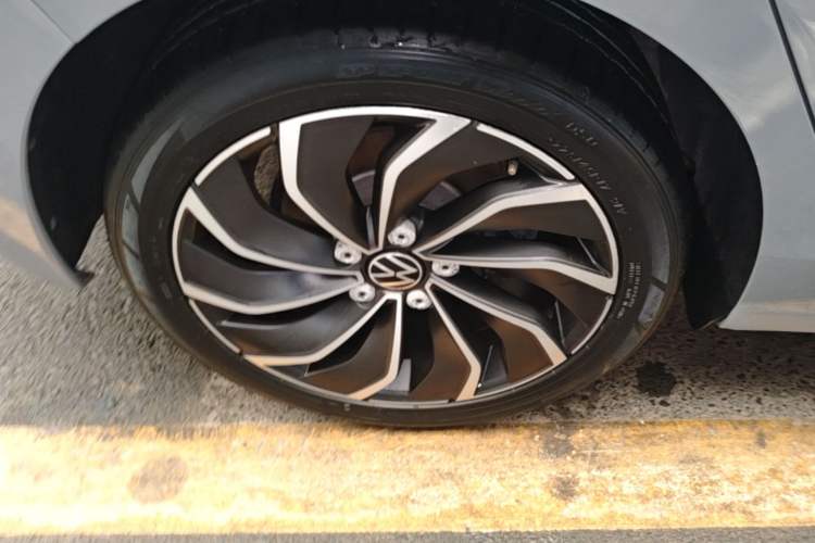 Used Volkswagen Golf 2021 280TSI DSG Pro Right Rear Wheel Hub