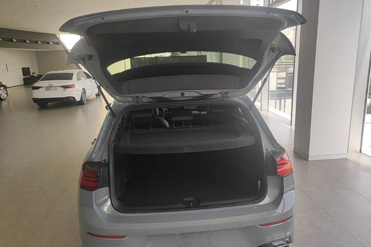 Used Volkswagen Golf 2021 280TSI DSG R-Line Trunk