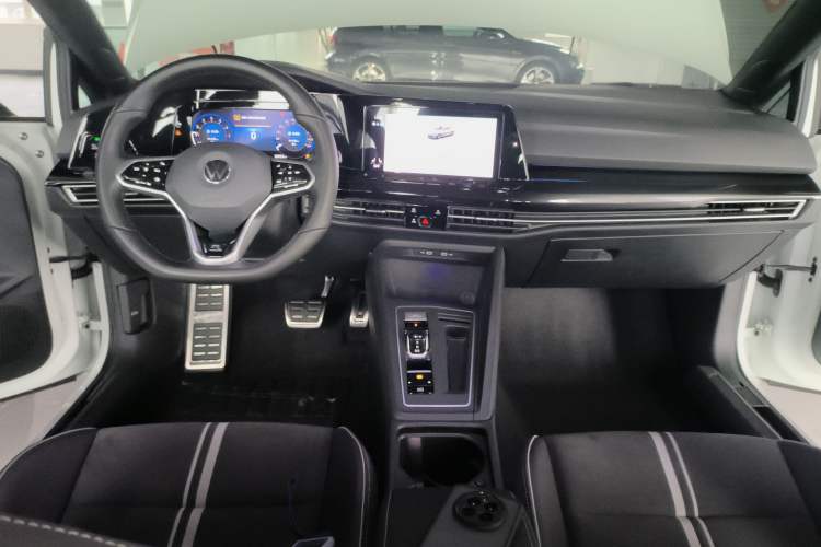 Used Volkswagen Golf 2021 280TSI DSG R-Line Audio And AC Panel