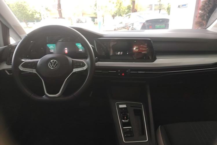 Used Volkswagen Golf 2021 280TSI DSG Pro Center Console