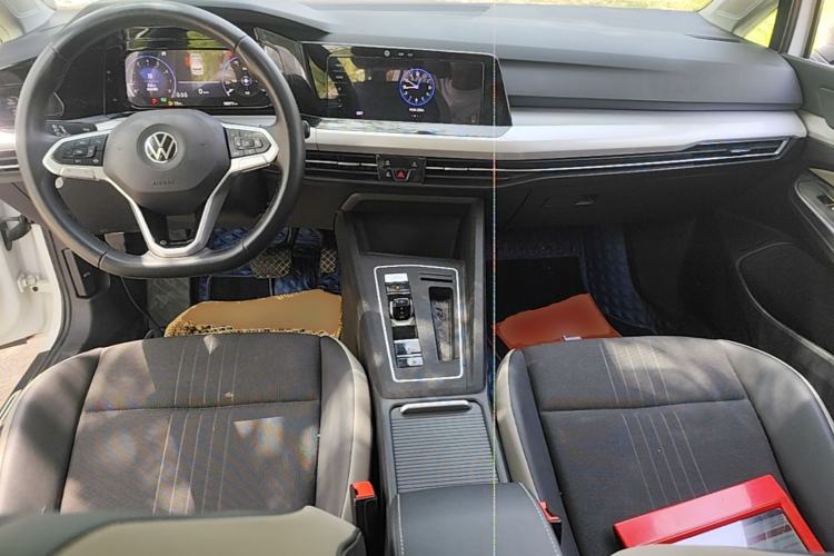 Used Volkswagen Golf 2021 200TSI DSG Pro Center Console