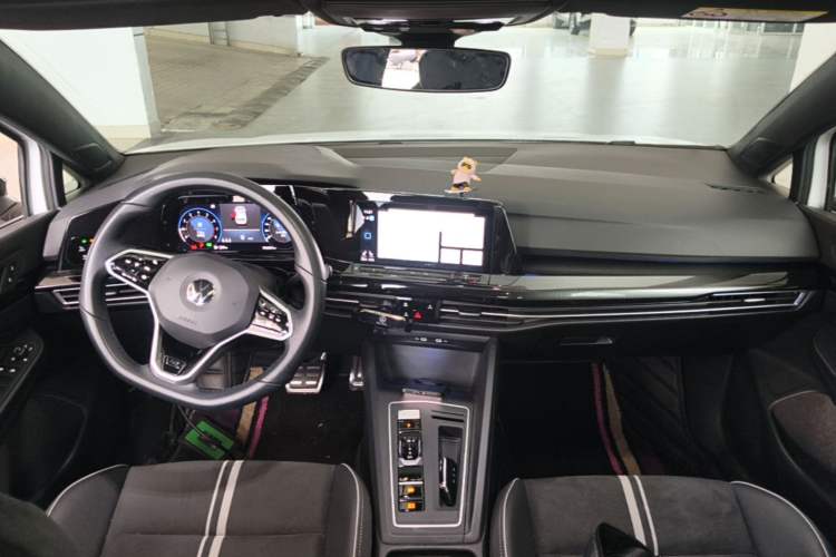 Used Volkswagen Golf 2021 280TSI DSG R-Line Center Console