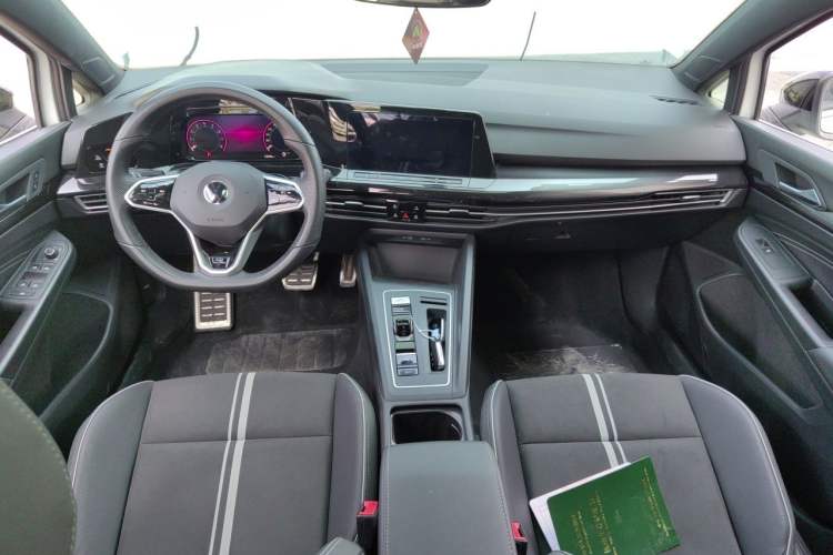 Used Volkswagen Golf 2021 280TSI DSG R-Line Center Console