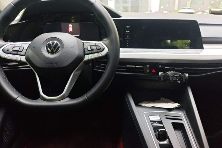 Used Volkswagen Golf 2021 280TSI DSG 30th Anniversary Edition Center Console