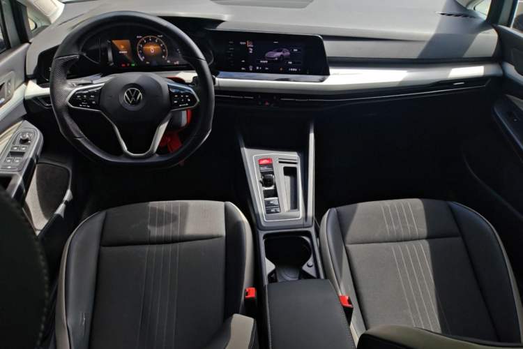 Used Volkswagen Golf 2021 280TSI DSG Pro Center Console