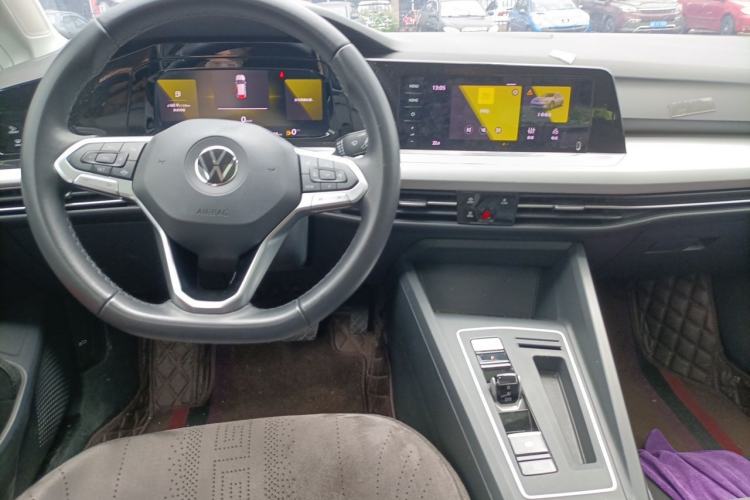 Used Volkswagen Golf 2021 280TSI DSG 30th Anniversary Edition Center Console