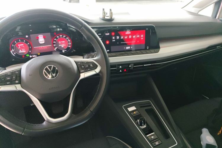Used Volkswagen Golf 2021 280TSI DSG Pro Center Console