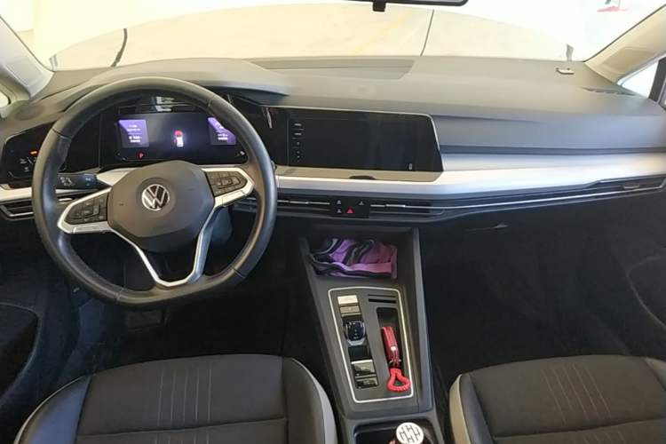 Used Volkswagen Golf 2021 280TSI DSG Pro Center Console