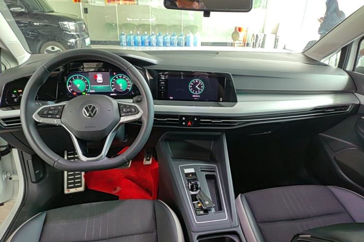 Used Volkswagen Golf 2021 280TSI DSG Pro Center Console