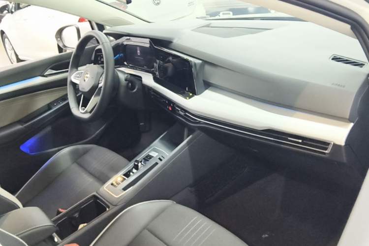 Used Volkswagen Golf 2021 280TSI DSG Pro Center Console