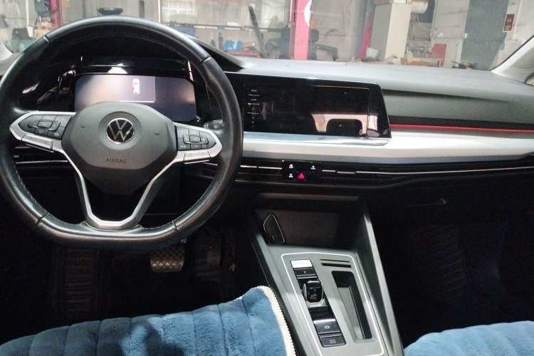 Used Volkswagen Golf 2021 280TSI DSG 30th Anniversary Edition Center Console