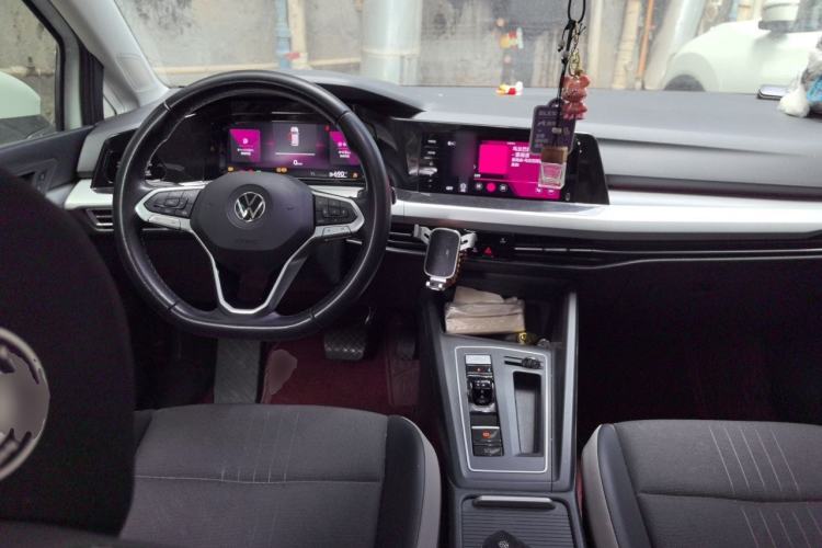 Used Volkswagen Golf 2021 200TSI DSG Pro Center Console