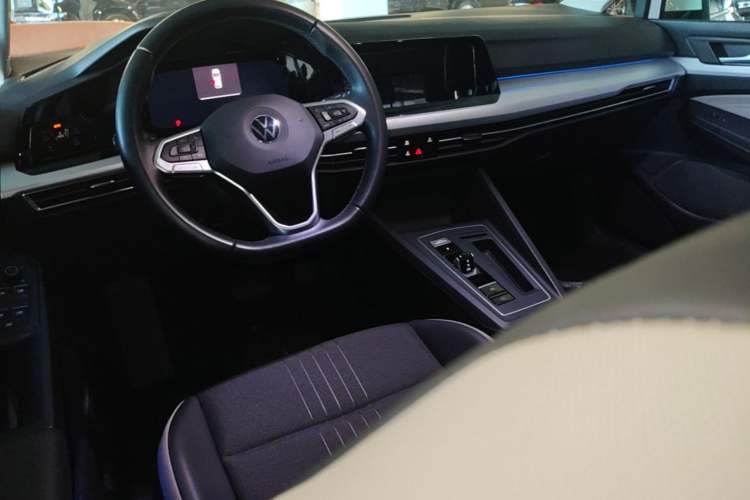 Used Volkswagen Golf 2021 280TSI DSG Pro Center Console