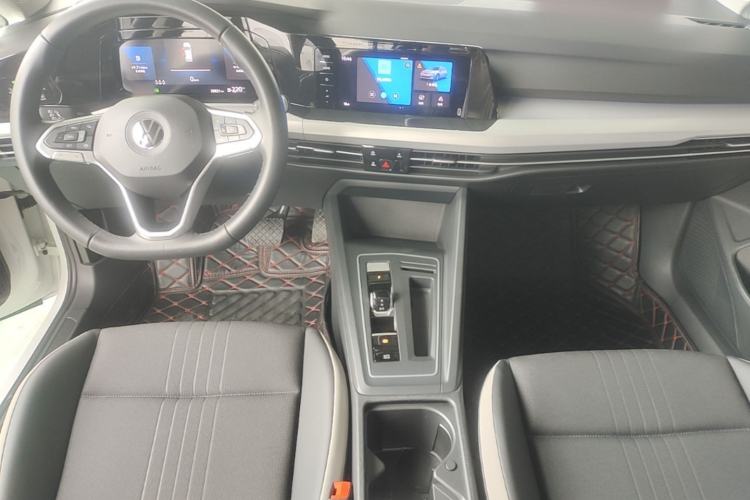 Used Volkswagen Golf 2021 200TSI DSG Pro Center Console