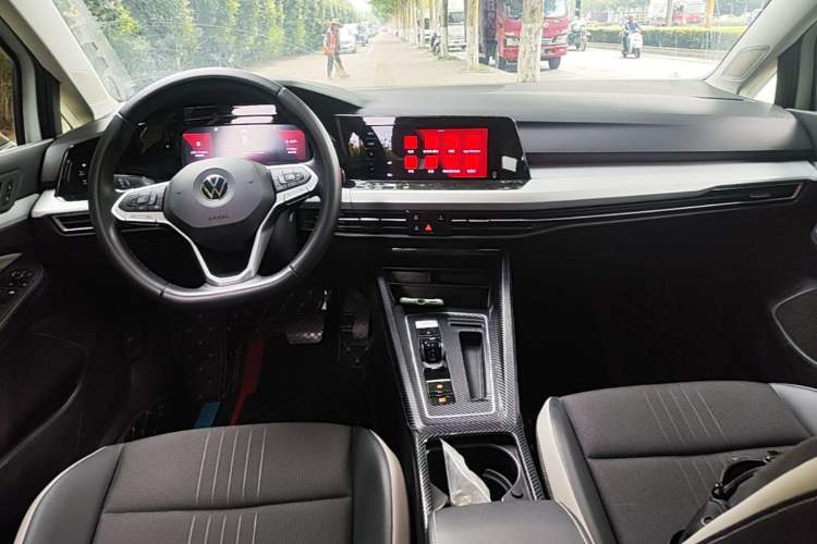 Used Volkswagen Golf 2021 280TSI DSG Pro Center Console