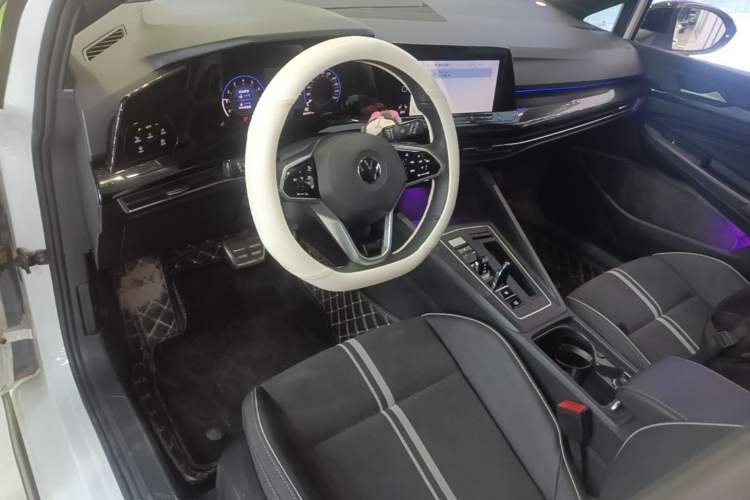 Used Volkswagen Golf 2021 280TSI DSG R-Line Center Console