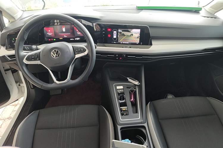 Used Volkswagen Golf 2021 280TSI DSG Pro Center Console