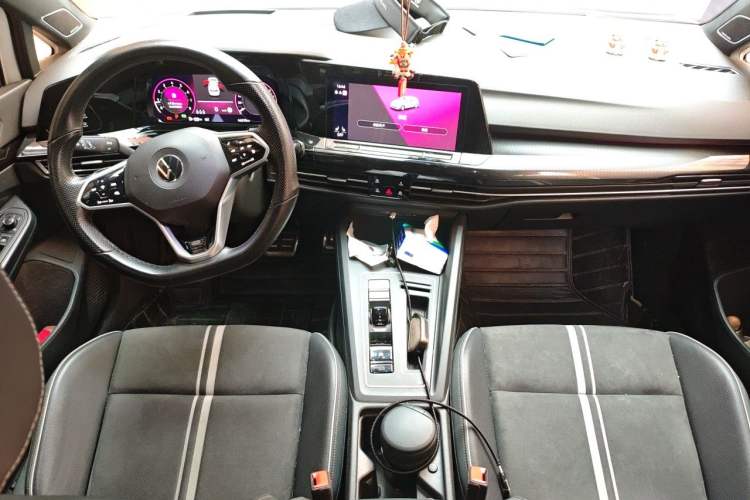 Used Volkswagen Golf 2021 280TSI DSG R-Line Center Console