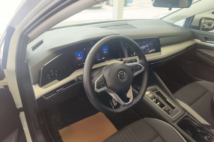 Used Volkswagen Golf 2021 280TSI DSG Pro Center Console