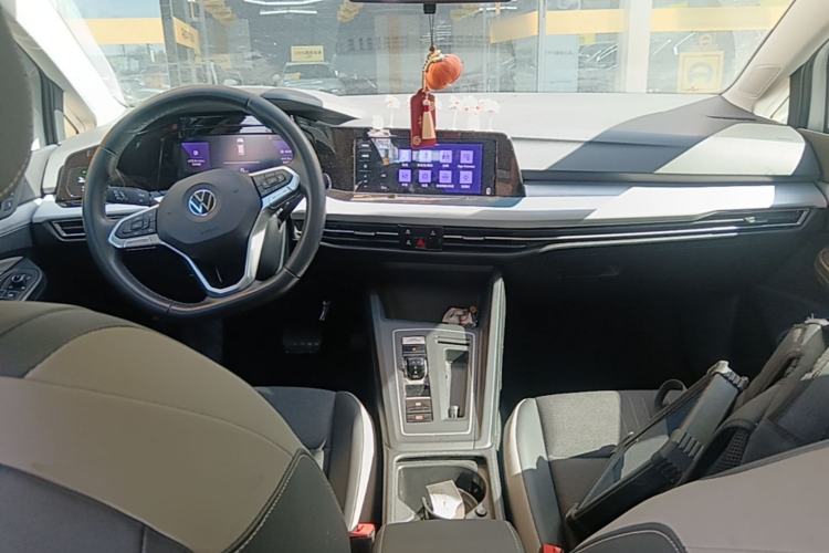 Used Volkswagen Golf 2021 200TSI DSG Pro Center Console