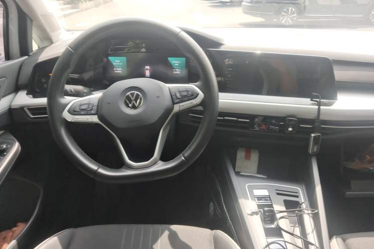 Used Volkswagen Golf 2021 280TSI DSG Pro Center Console
