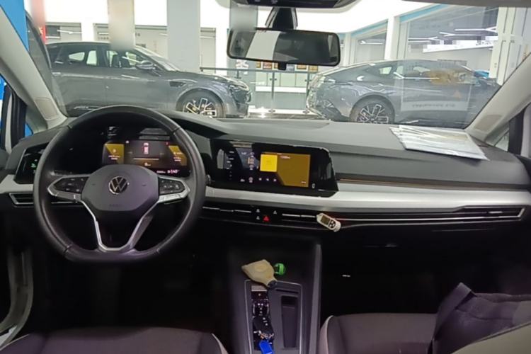 Used Volkswagen Golf 2021 280TSI DSG Pro Center Console
