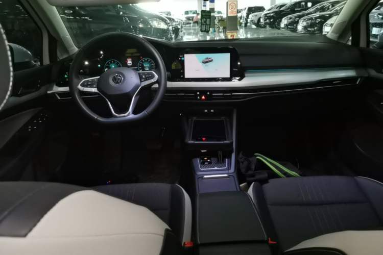 Used Volkswagen Golf 2021 280TSI DSG Pro Center Console