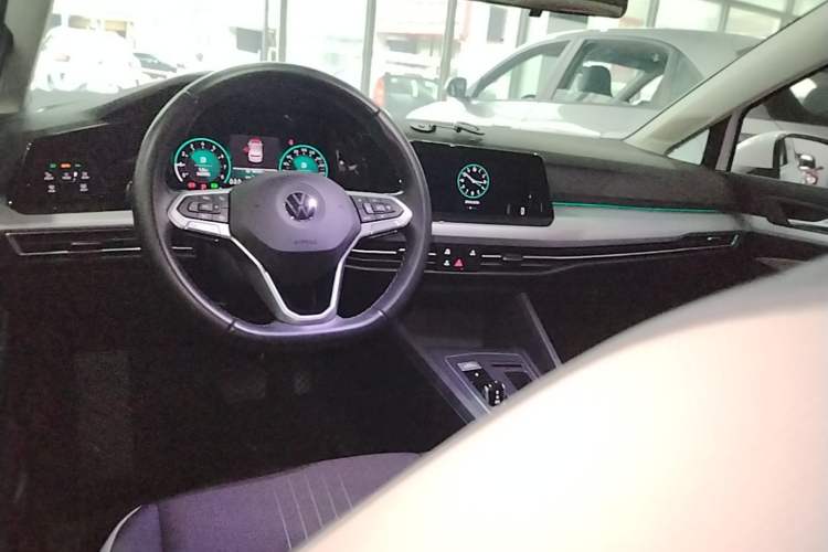 Used Volkswagen Golf 2021 280TSI DSG Pro Center Console