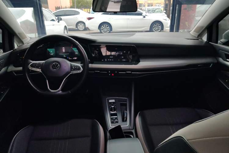 Used Volkswagen Golf 2021 280TSI DSG Pro Center Console