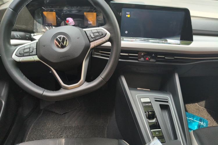 Used Volkswagen Golf 2021 280TSI DSG Pro First Edition Center Console