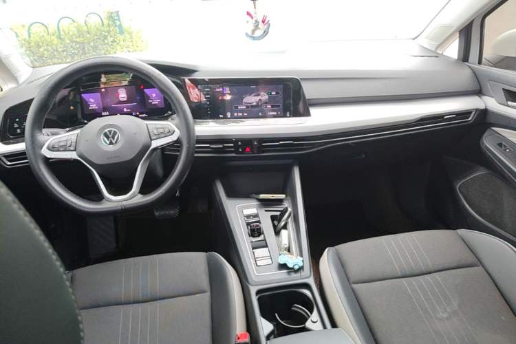 Used Volkswagen Golf 2021 280TSI DSG Pro Center Console