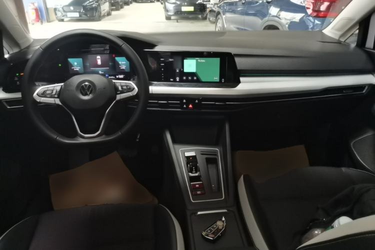 Used Volkswagen Golf 2021 200TSI DSG Center Console