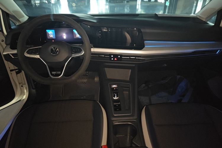 Used Volkswagen Golf 2021 280TSI DSG 30th Anniversary Edition Center Console