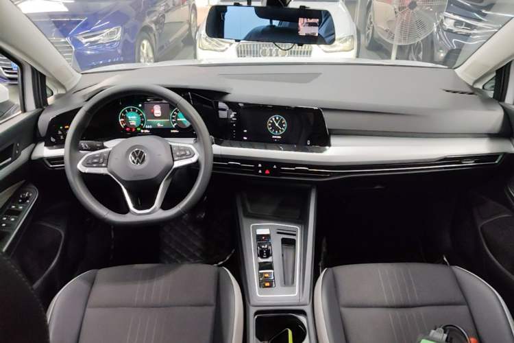 Used Volkswagen Golf 2021 280TSI DSG Pro Center Console