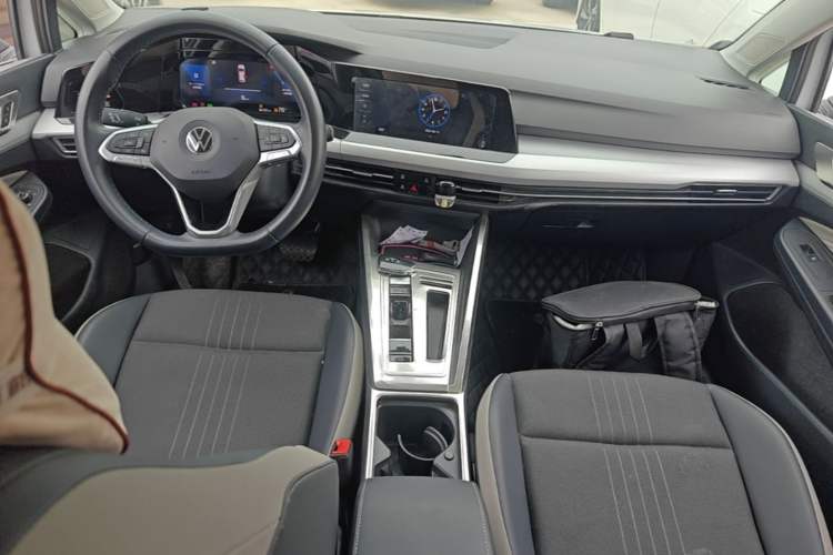 Used Volkswagen Golf 2021 280TSI DSG Pro Center Console