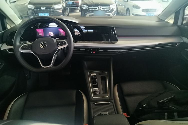 Used Volkswagen Golf 2021 280TSI DSG Pro Center Console