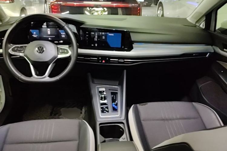 Used Volkswagen Golf 2021 280TSI DSG Pro Center Console