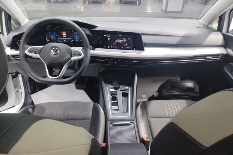 Used Volkswagen Golf 2021 280TSI DSG Pro Center Console