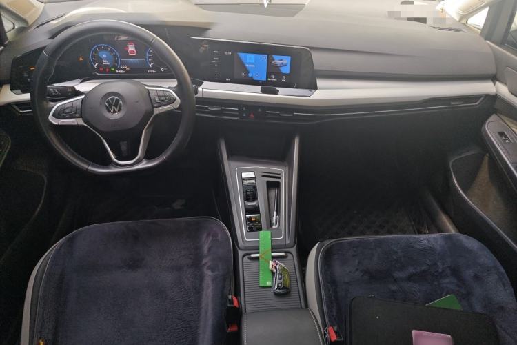 Used Volkswagen Golf 2021 200TSI DSG Pro Center Console