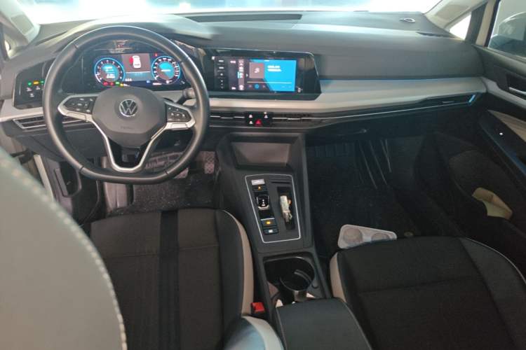 Used Volkswagen Golf 2021 280TSI DSG Pro Center Console