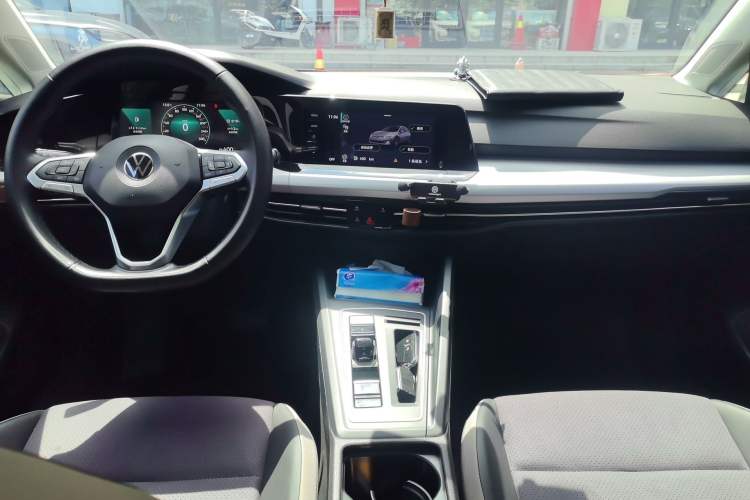 Used Volkswagen Golf 2021 280TSI DSG 30th Anniversary Edition Center Console