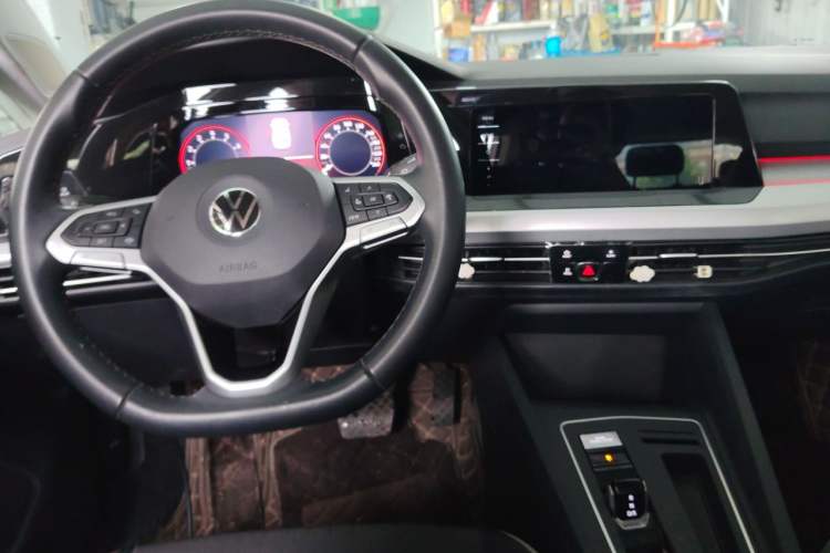 Used Volkswagen Golf 2021 280TSI DSG Pro Center Console