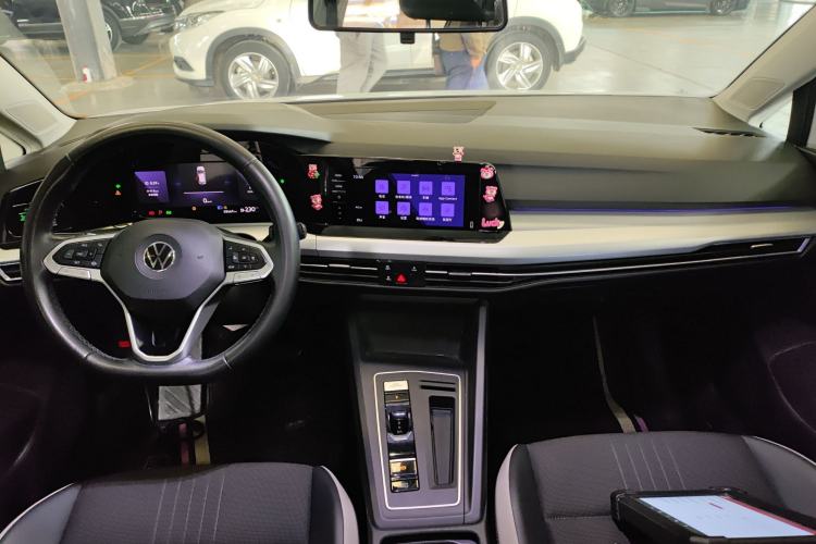 Used Volkswagen Golf 2021 280TSI DSG Pro Center Console