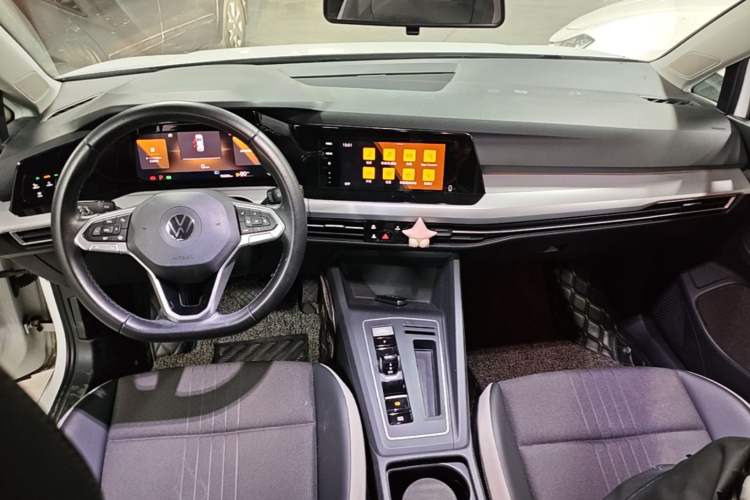 Used Volkswagen Golf 2021 280TSI DSG Pro First Edition Center Console