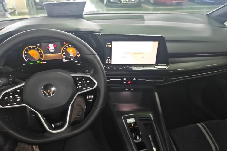 Used Volkswagen Golf 2021 280TSI DSG Pro First Edition Center Console